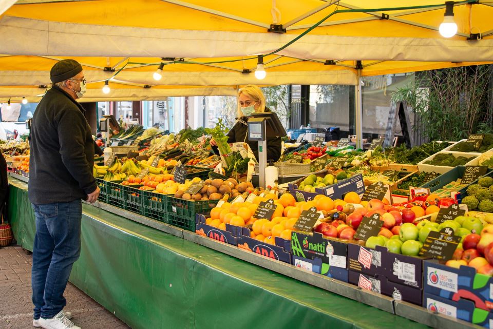 Vente de fruits et légumes au marché à Sarralbe : une tradition à préserver